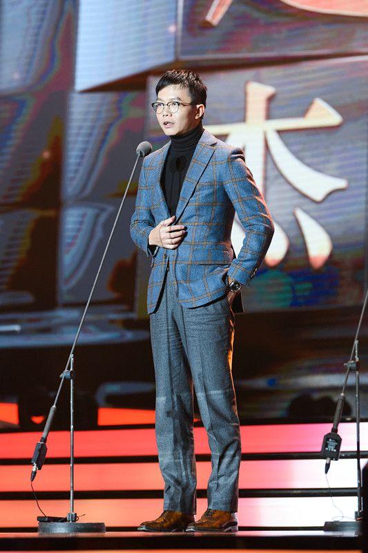 江南受邀阅文超级IP盛典《龙族》获“超级IP杰出作品奖”