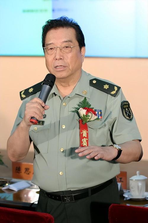 民歌天后陈思思：嫁给青歌赛冠军师鹏生一女，今49岁气质依旧动人