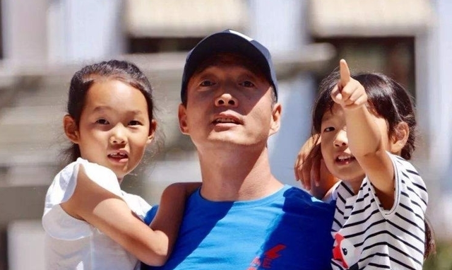 他是曾黎前男友,被韩国美女倒追,从机修工到影帝的他有何魅力?