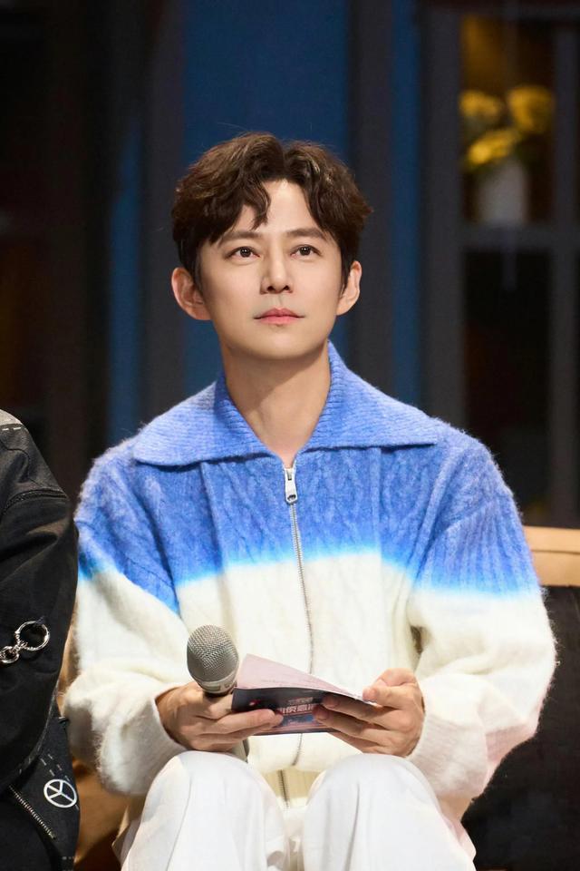 那年谁陪你看“栀子花开”是何炅吗