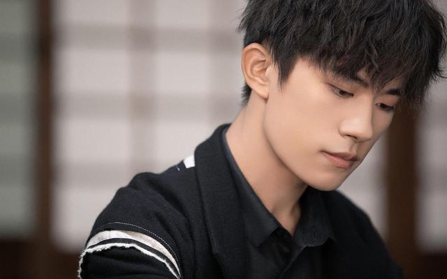 网友曝光!薛之谦演唱会现身易烊千玺!惊爆现场引发热议!