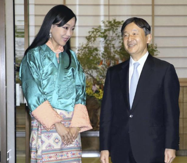 不丹老国王娶4个亲姐妹，个个肤白貌美丹凤眼，生下5颗耀眼明珠