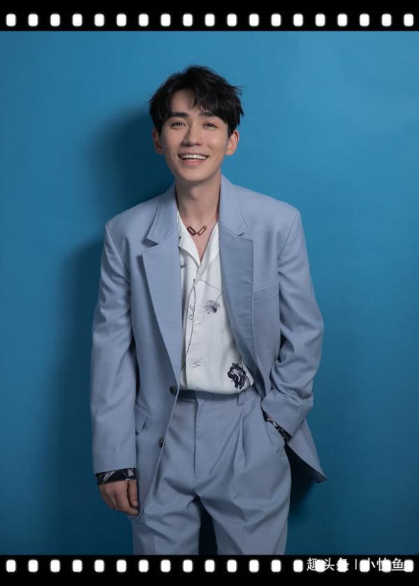 有种“整容”叫朱一龙没卧蚕，真爱粉都不敢认