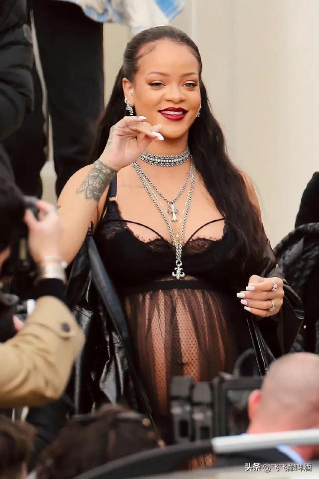 日婆大方秀孕肚,同样都是女明星怀孕,内娱咋是另一翻景象?