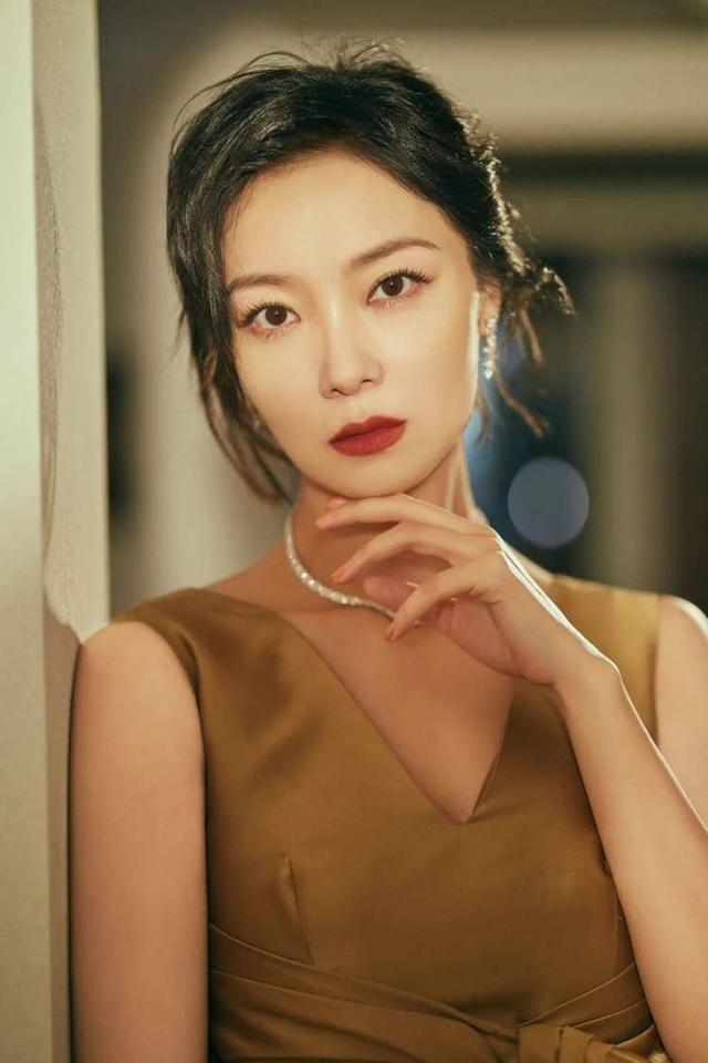 最会演野生美人的，齐溪算一位