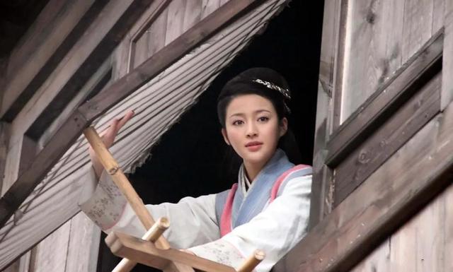 甘婷婷新片露肉镜头太多被投诉，尺度大儿童不宜，网友怒斥太荒唐