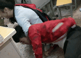 柳岩辽宁春晚小品《大腕来袭》中的护士装，演绎别样美丽