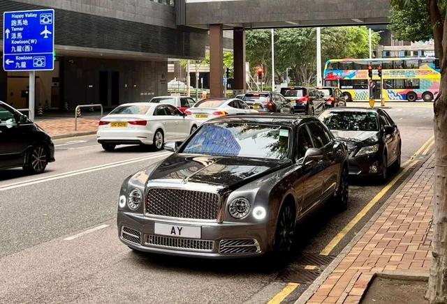 发掘港星的娱乐大亨，每天出门带5万现金，1350万买车牌创纪录
