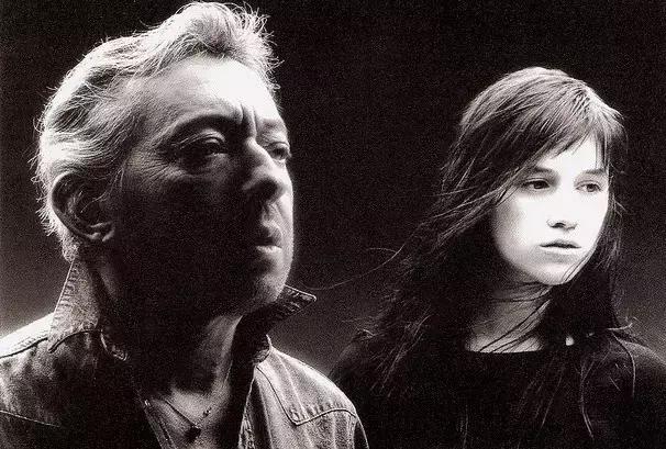 她是《不安分的姑娘》里的小可爱,也是暴力疯狂的“女性瘾者”