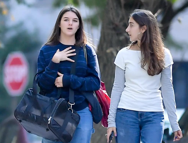 阿汤哥的女儿：18岁身高超过1.7米，长得越来越像母亲很漂亮