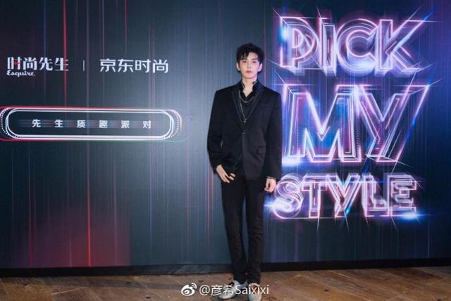 彦希宽肩配大长腿 多样绅士与盐系少年自由切换