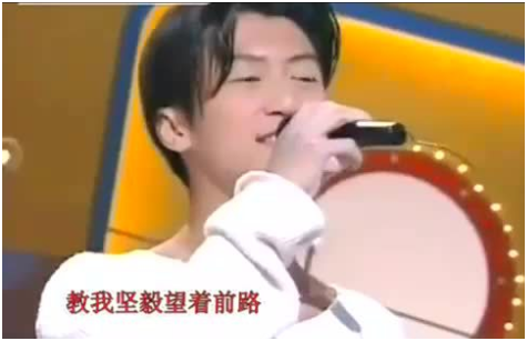 成龙传达龙的传人，而加拿大国籍的谢霆锋，唱黄种人真是“讽刺”