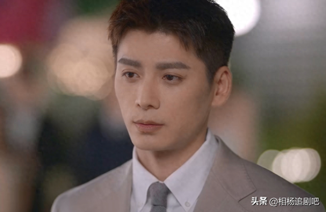 演《墨雨云间》又演《私藏浪漫》，2年内他用10部剧证明了自己