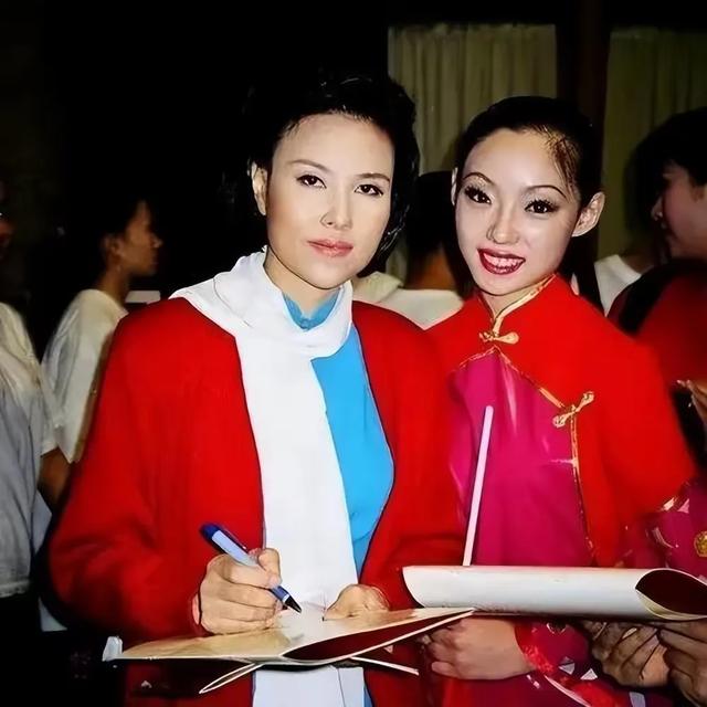 她24岁一唱成名，48岁丈夫入狱不抛弃，患癌后丈夫用全部身家医治