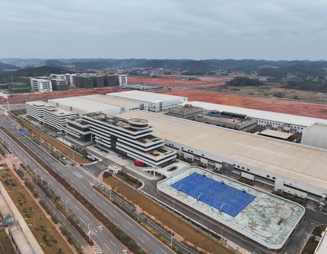 新华全媒+·新春走基层｜动力电池车间主任的一天