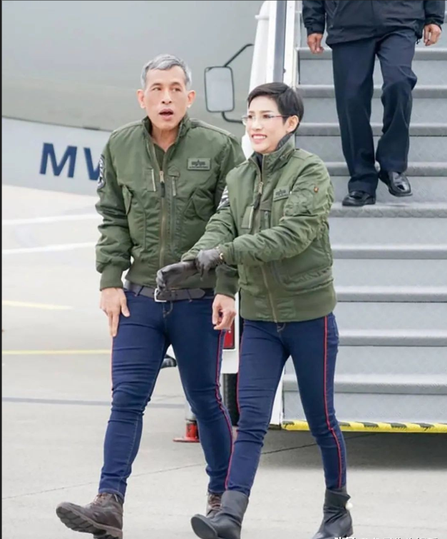 诗妮娜贵妃偷摸生子，有儿有女儿子七岁，生日放一家4口漫画示威