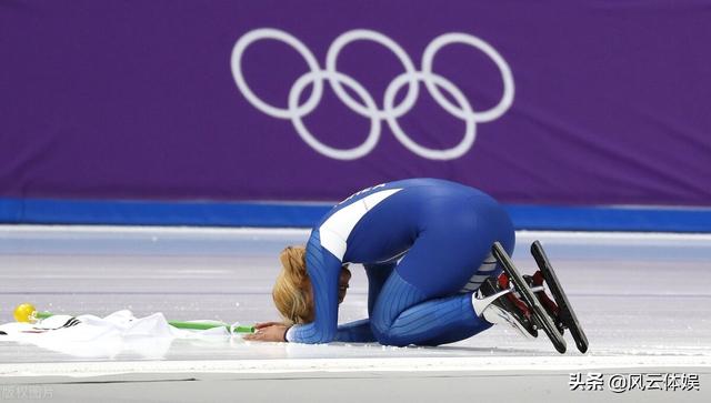 50万韩民请愿总统府，韩国队员下跪道歉，看看韩国有多脏