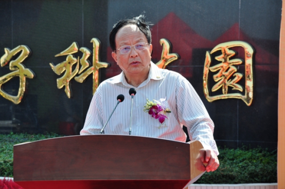 王龙基：国产电影首个童星，第一代三毛的扮演者，如今怎么样了？