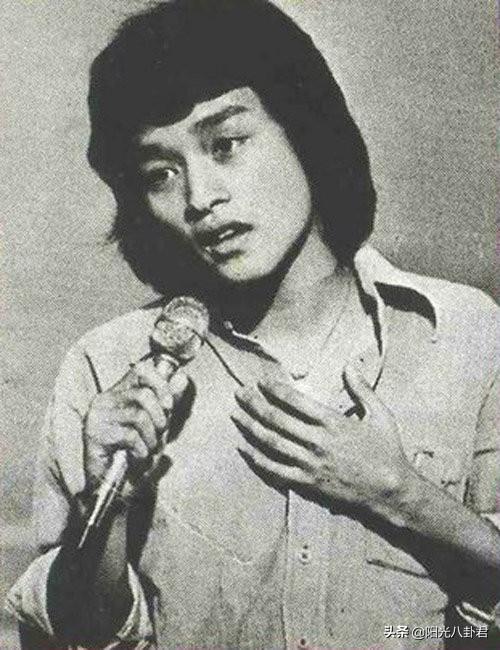 张国荣20岁出道，首次参加比赛照罕见曝光，6岁莫文蔚上台献花