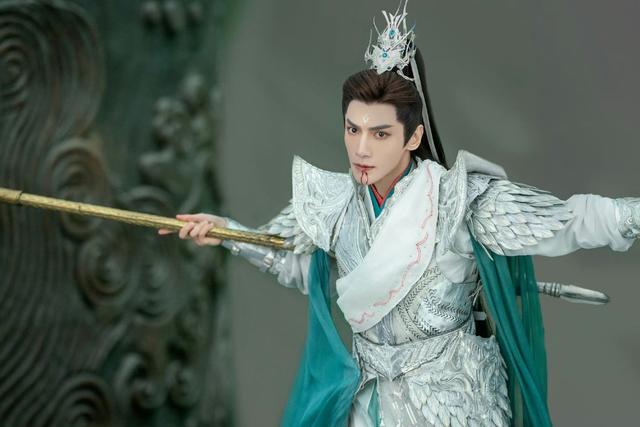 一顿操作之下，小魔神成功变成恋爱脑，这是稷泽和魔神的编剧pk吧