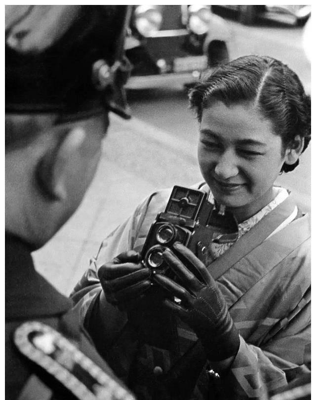 昭和女神原节子的照片，正是因为她，麦克阿瑟放了裕仁天皇一马