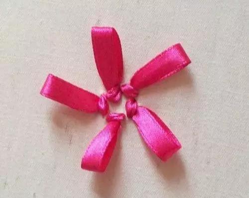 美不胜收的丝带绣,会不会针法都可学会,快收藏!附7款花叶针法