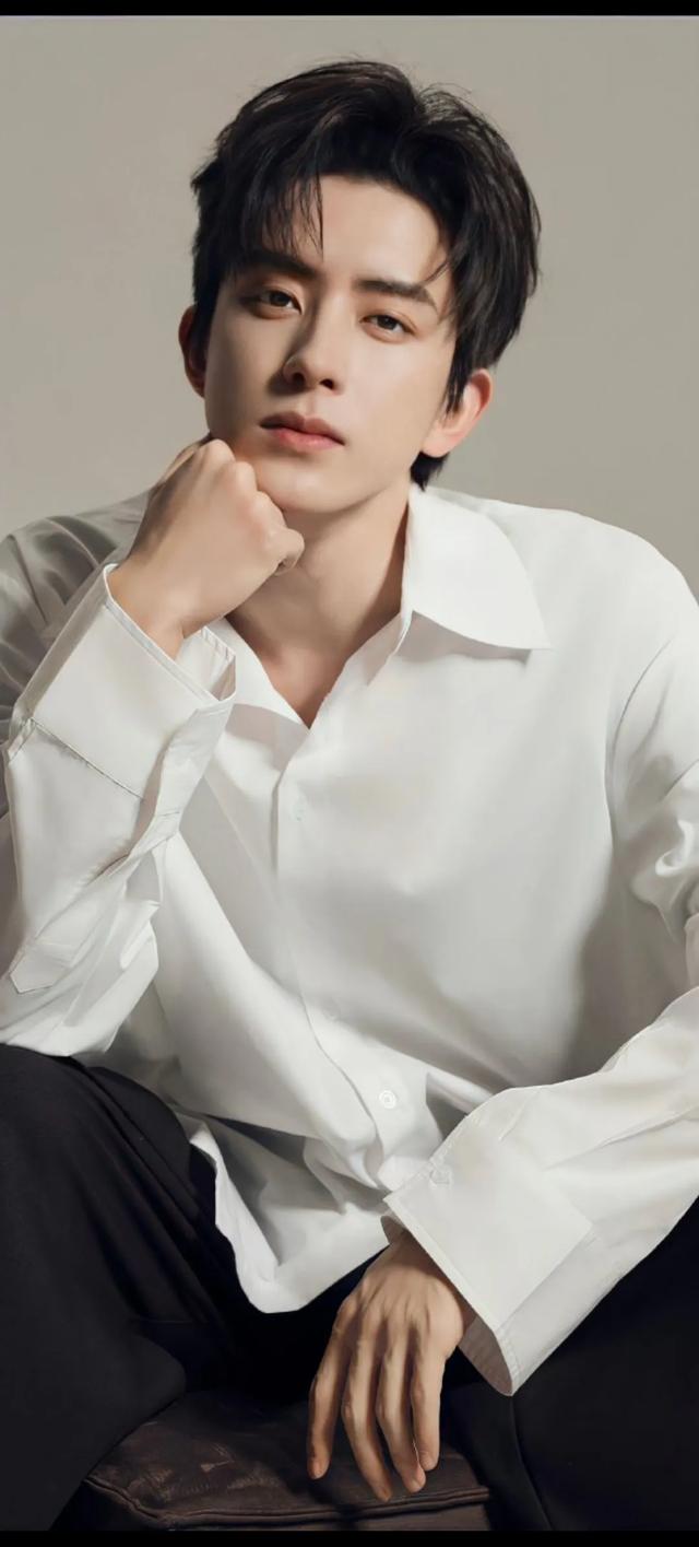 敖瑞鹏：自网络红人到影视新星的璀璨蜕变