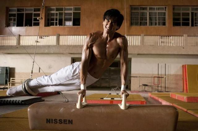 彭于晏：小时候太胖被嘲笑，刚出道背几千万债务，出道18年0黑料