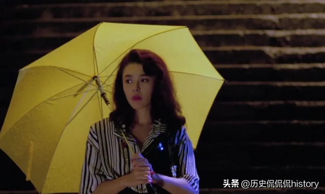 香港“三级片”教父，曹查理经典Pose依旧欠揍，女演员纷纷怀念