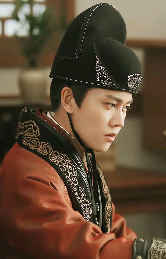 《锦衣之下》里陆绎不过是四品官,为何活成谁都不敢惹的样子