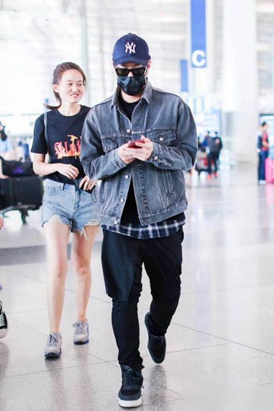 潘玮柏出席节目，穿棒球服阳光少年范十足，42岁毫无“大叔感”