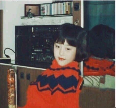 范冰冰儿时旧照曝光，范爷天生美人胚子，范丞丞祖传小眼睛