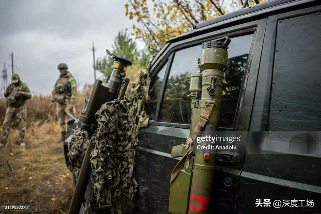 泽连斯基终于感到大事不妙了，俄军战机大举轰炸：基辅突发大爆炸