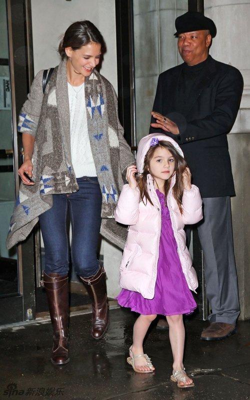 阿汤哥的女儿：18岁身高超过1.7米，长得越来越像母亲很漂亮