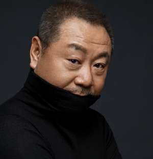 唐天祥(【人物志】范伟：从结巴少年到影帝，他凭什么逆天改命？)