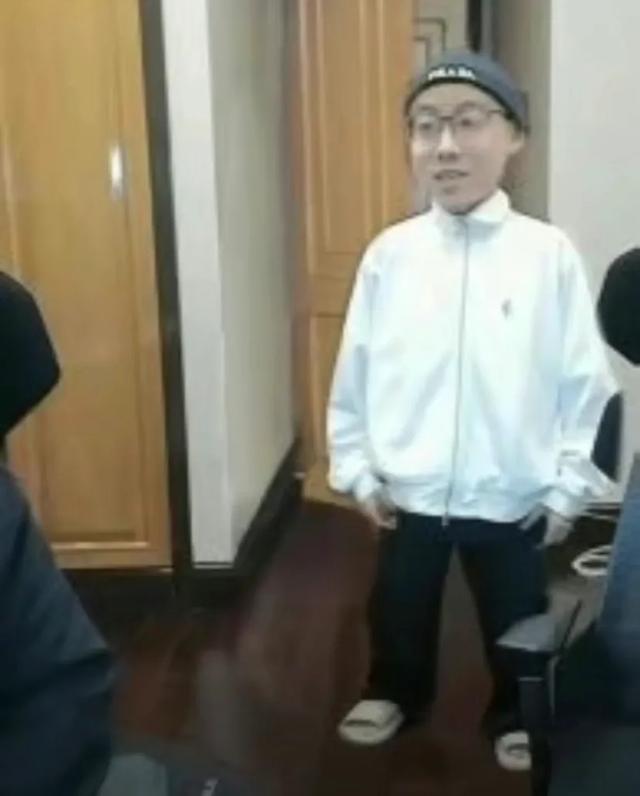 24岁东北普通小伙竟开兰博基尼urus？看完你就明白了