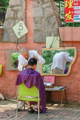 李久东(从洗头妹到月入十万的头牌理发师：20万去日本进修，剪一刀680)