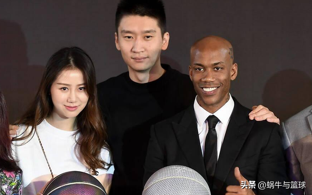 最特殊的后卫,获得3500万元却打不了球,和CBA最美太太分居多年