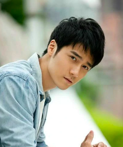 蒋劲夫近况曝光,胳膊大腿满是纹身被指吓人,打扮邋遢目光呆滞