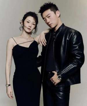 郑凯苗苗(郑恺苗苗情人节大片，他望着妻子满眼爱意，夫妻俩甜蜜相拥好甜)