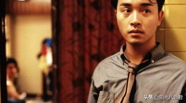 张国荣20岁出道，首次参加比赛照罕见曝光，6岁莫文蔚上台献花