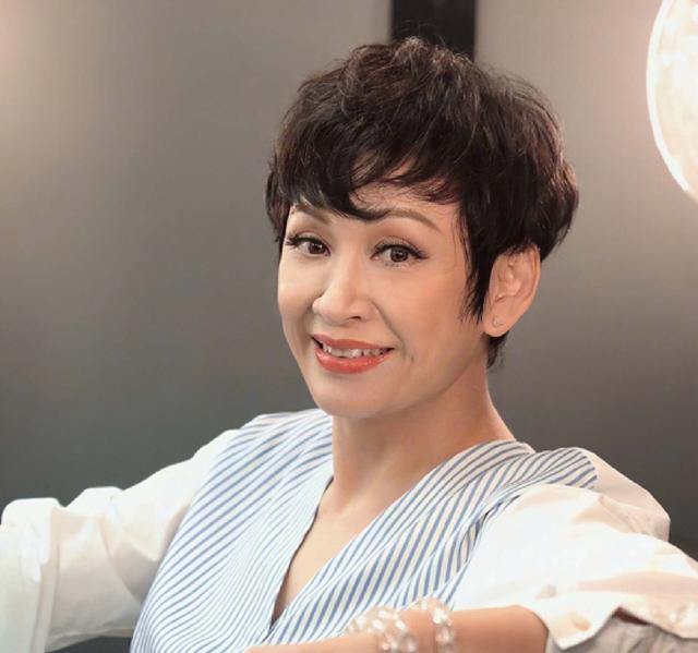 恭喜！周润发前妻余安安宣布再度当外婆，大女儿二胎平安生子