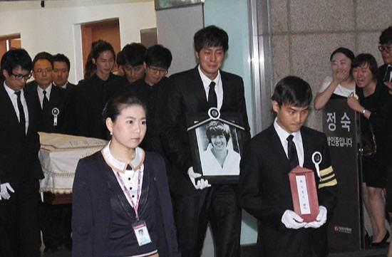 重情重义！《冬季恋歌》男二号自杀9年，苏志燮坚持赡养其父母9年