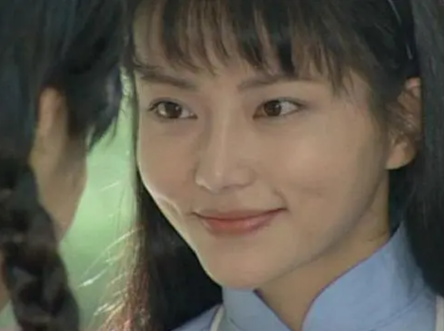 2009年李钰去世，男友汪雨为她扫墓十多年，她凭什么赢了赵薇张敏