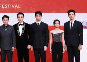 张子枫身高(被张子枫身高刷屏，网友称她只有150厘米，可能吗)