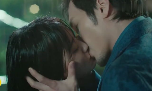 姚晨与小11岁男星吻戏超甜，男方被曝有80场吻戏，被赞超会亲