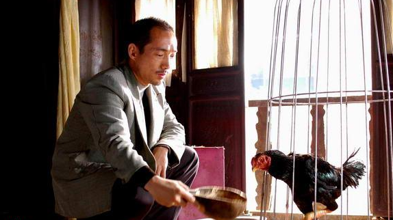 他是曾黎前男友,被韩国美女倒追,从机修工到影帝的他有何魅力?