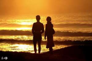 江以宁(小说：相爱多年，如今警局再见成仇人，他放狠话羞辱，她冷笑以对)