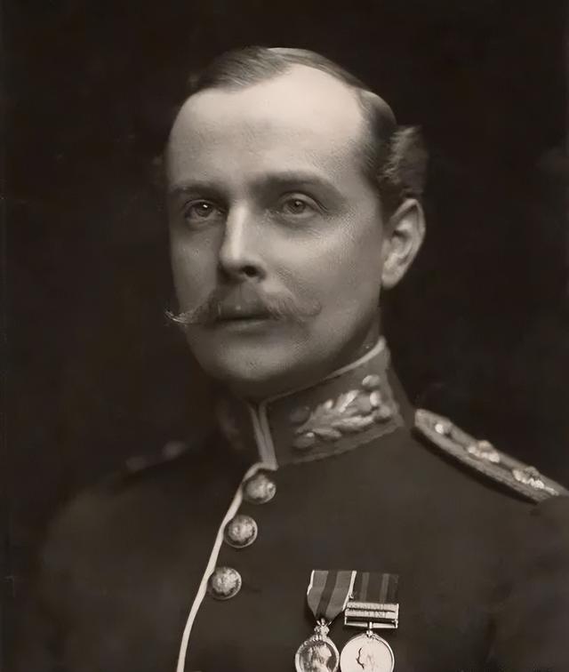 丘吉尔母亲：美国千金，英国国王情人，40岁嫁给和儿子同龄的男人