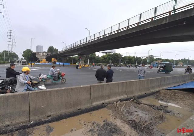 无锡侧翻高架桥地面道路通车！事故原因初查：两车在同一车道超载